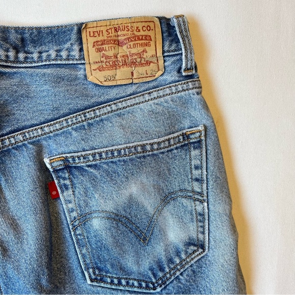 Levis 505 shorts 34 Regular fit Distressed light blue wash Faded Mens Zip fly - Picture 9 of 9